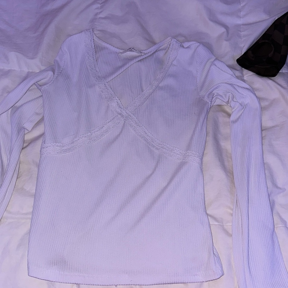 White long sleeve v neck